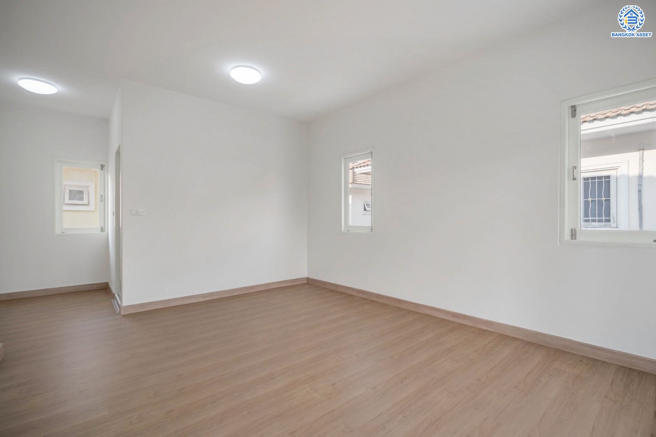 บ้านมือสองตกแต่งใหม่ สุดคุ้ม! โครงการ ภัสสร8 บางใหญ่ ดีไซน์สวย เนื้อที่ 50.7 ตร.ว. ฟังก์ชัน 4 ห้องนอน 3 ห้องน้ำ จอดรถได้ 2 คัน แต่งครบพร้อมอยู่ บนทำเลศักยภาพ โครงการติดถนนใหญ่ เข้า-ออกสะดวก ใกล้เซ็นทรัลเวสต์เกต รถไฟฟ้า "สถานีตลาดบางใหญ่" และจุดขึ้นทางด่วน "ศรีรัช"